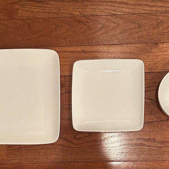 Crate and Barrel Dinner Set - Picture 2 of 5